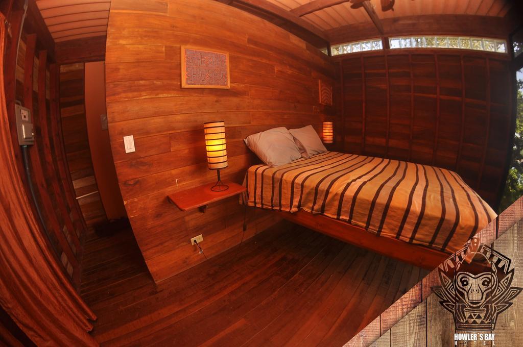Howlers Bay Hotel Бока-Чіка Екстер'єр фото